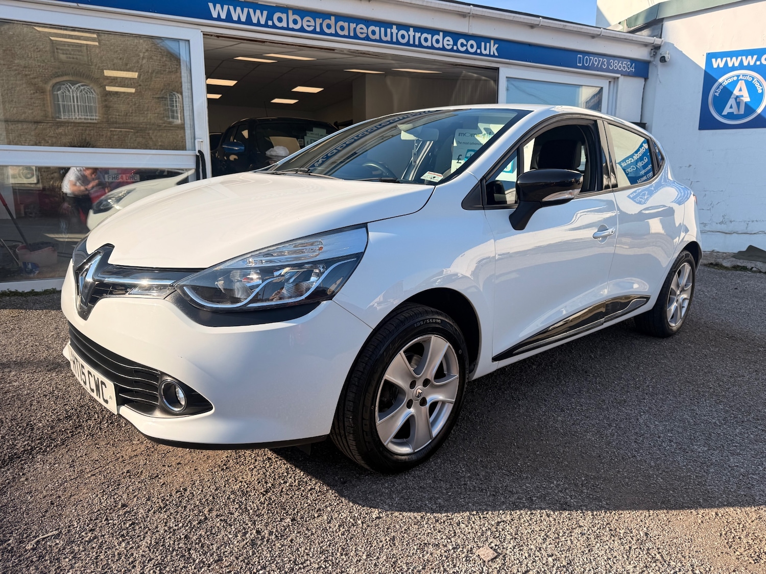 Used Renault Clio 2015 for sale - 77950705: Photo 3