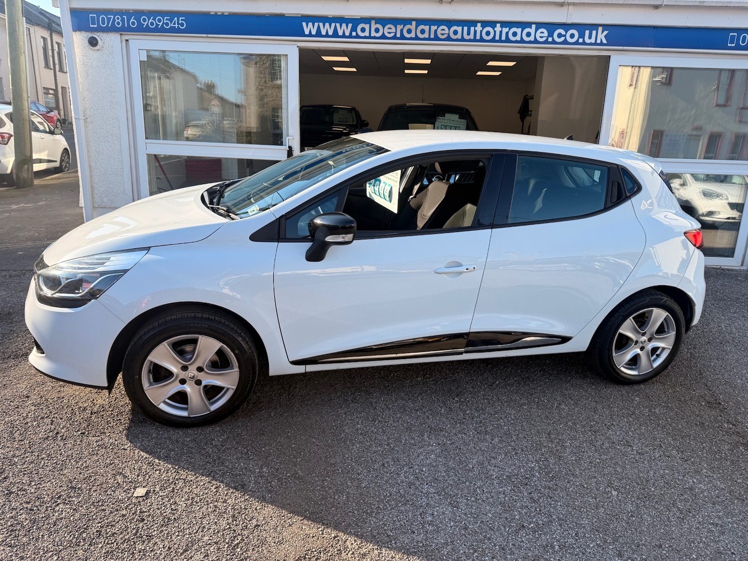 Used Renault Clio 2015 for sale - 77950705: Photo 4