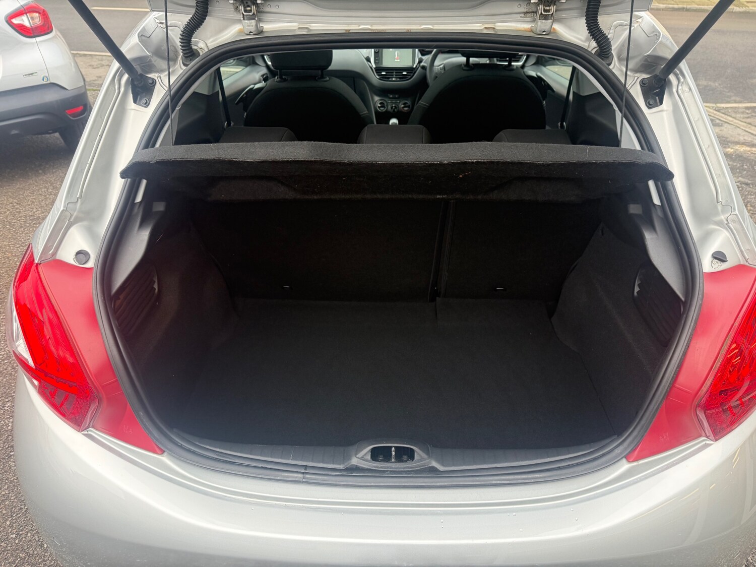 Used Peugeot 208 2015 for sale - 77364400: Photo 13