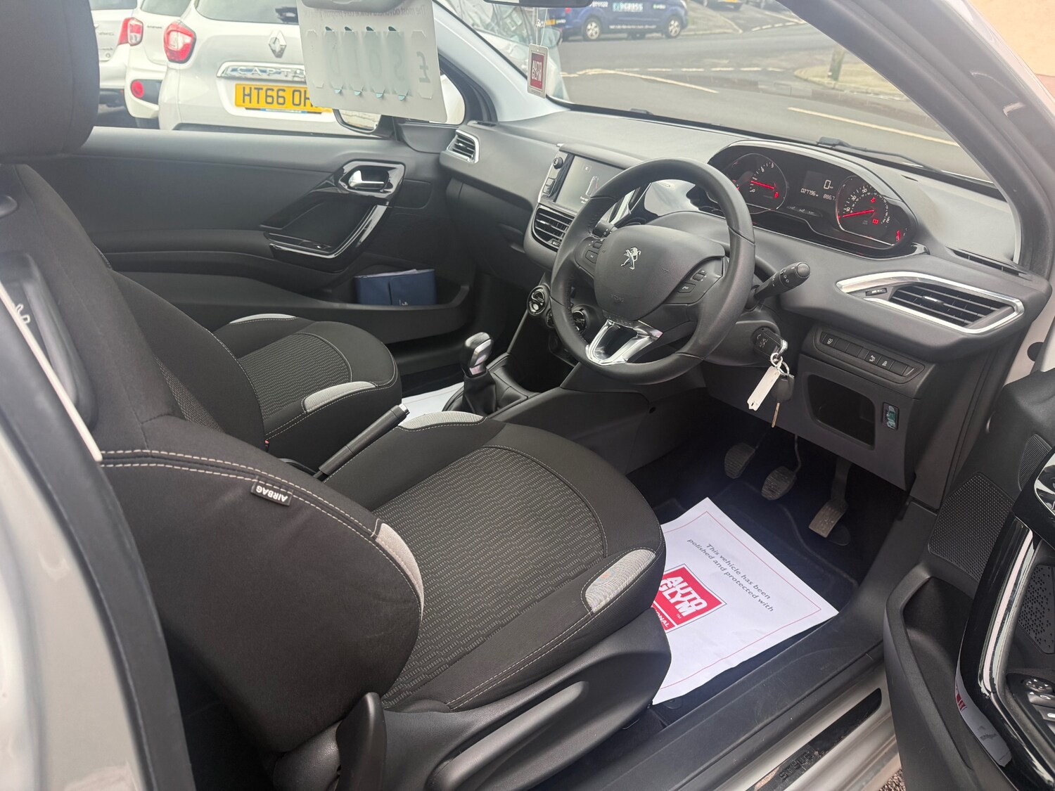 Used Peugeot 208 2015 for sale - 77364400: Photo 19