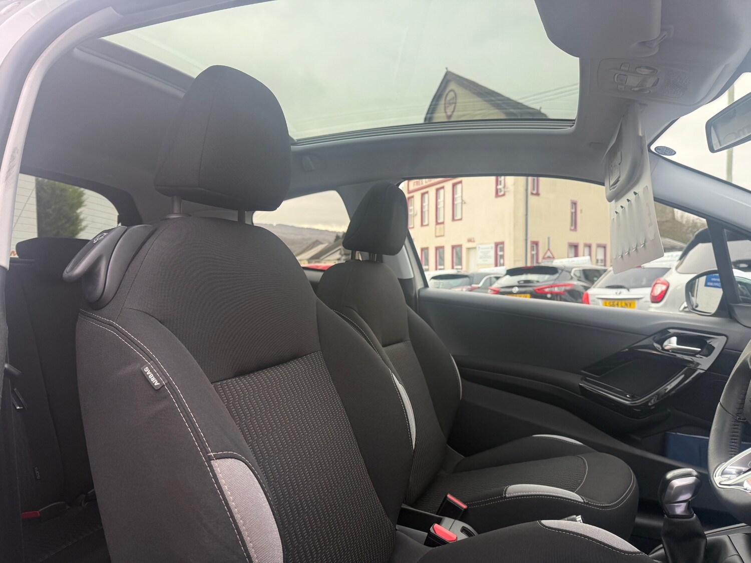 Used Peugeot 208 2015 for sale - 77364400: Photo 23