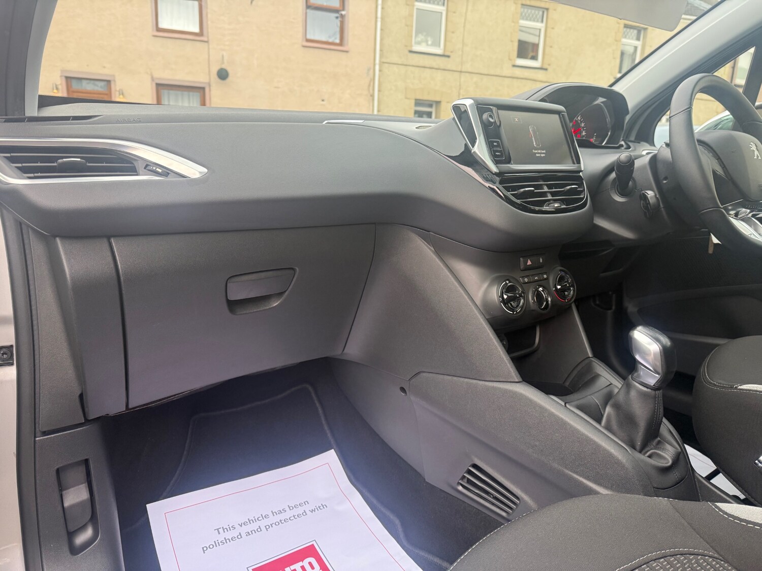 Used Peugeot 208 2015 for sale - 77364400: Photo 28