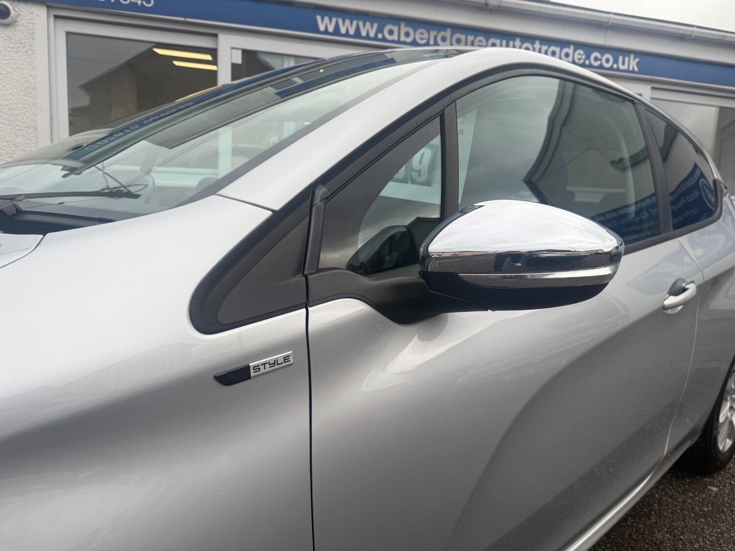 Used Peugeot 208 2015 for sale - 77364400: Photo 6