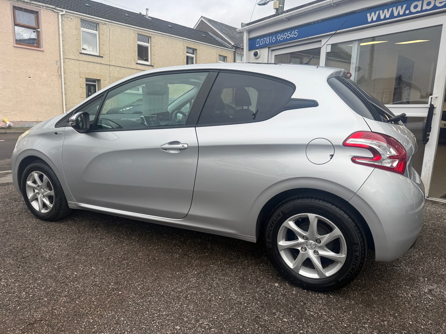 Used Peugeot 208 2015 for sale - 77364400: Photo 9