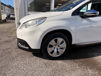 Used Peugeot 2008 2014 for sale - 77888899: Photo