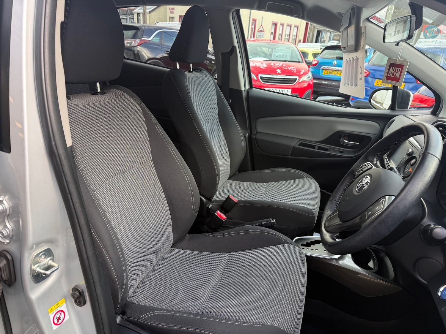 Used Toyota Yaris 2014 for sale - 77113858: Photo 15