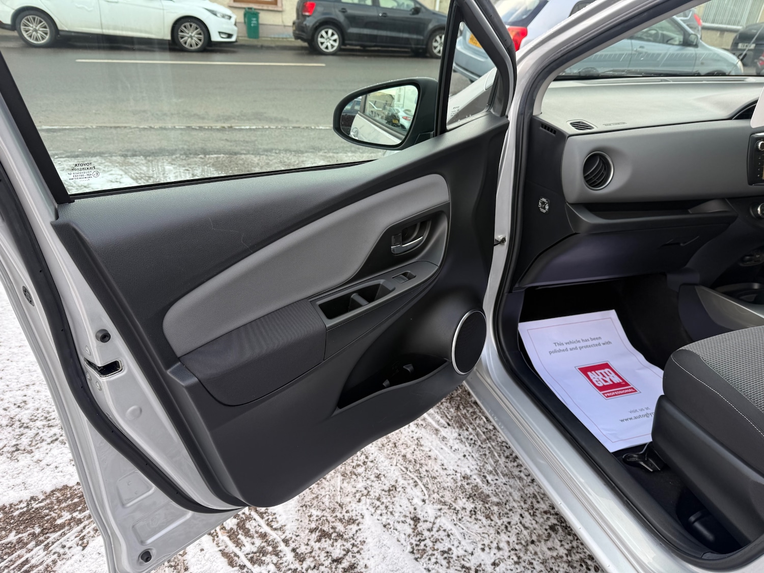 Used Toyota Yaris 2014 for sale - 77113858: Photo 24