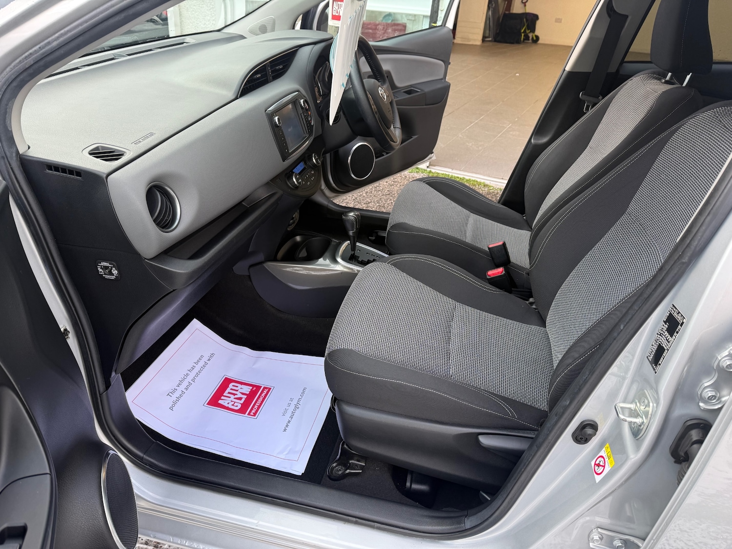 Used Toyota Yaris 2014 for sale - 77113858: Photo 25