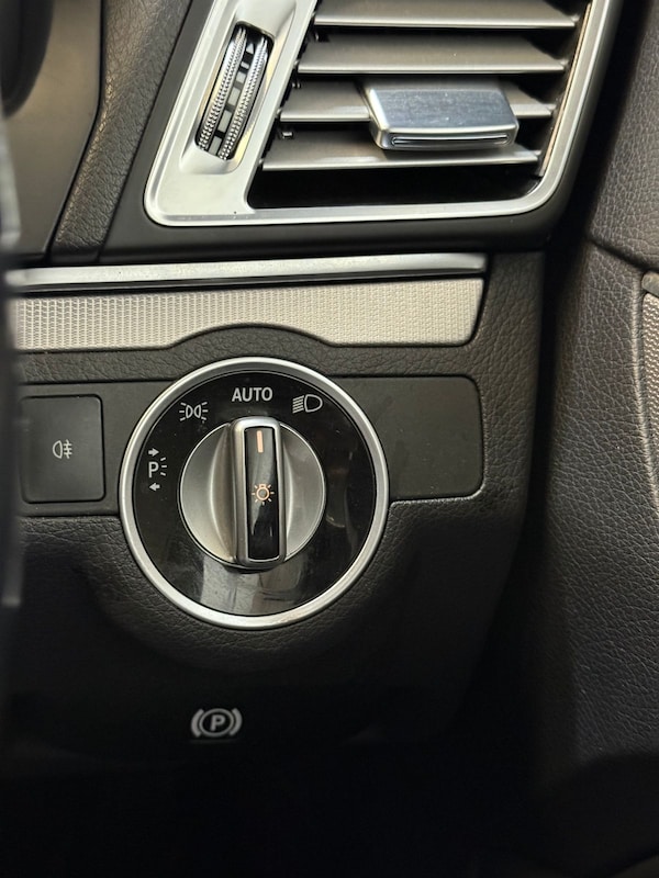 Used Mercedes-Benz E-Class 2013 for sale - 75289440: Photo 31