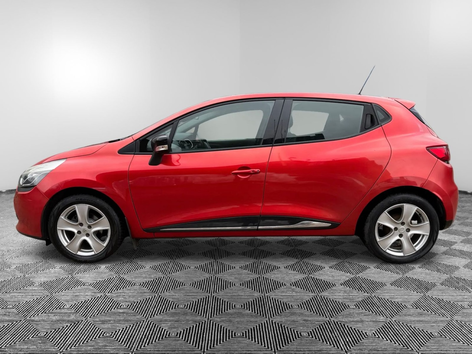 Used Renault Clio 2015 for sale - 77347037: Photo 9