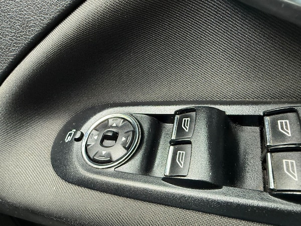 Used Ford Mondeo 2001 for sale - 75289437: Photo 25