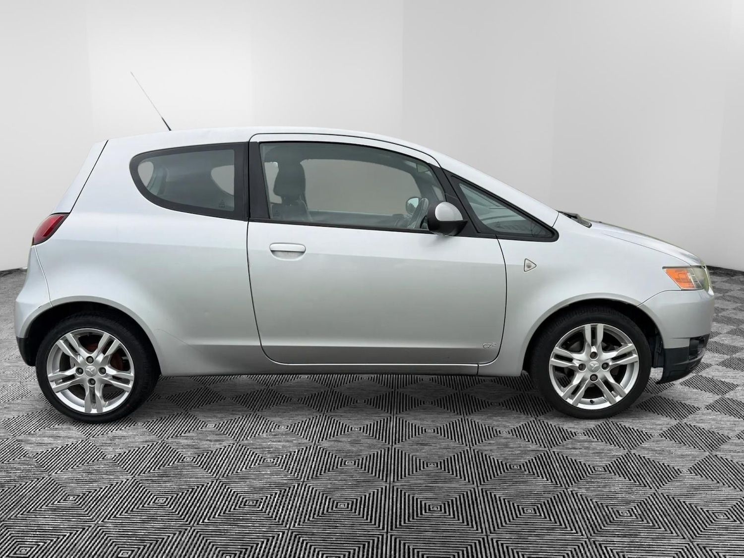 Used Mitsubishi Colt 2009 for sale - 76954576: Photo 3