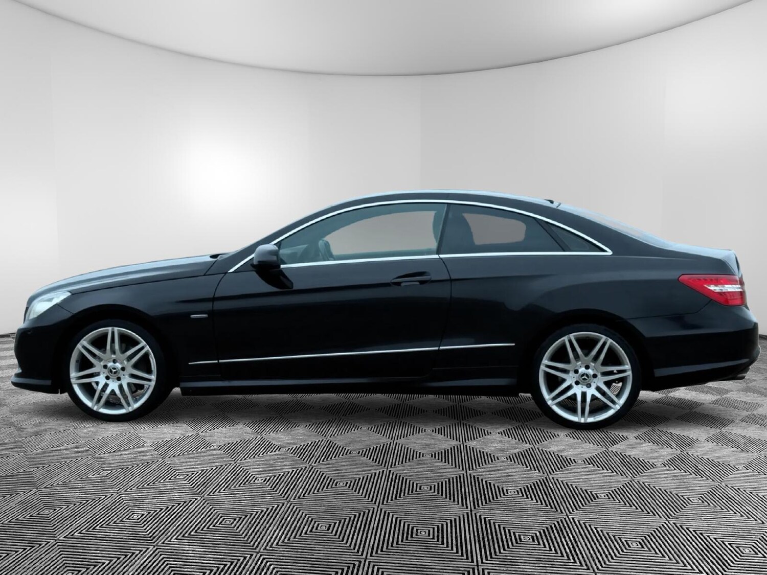 Used Mercedes-Benz E Class 2012 for sale - 77360679: Photo 10