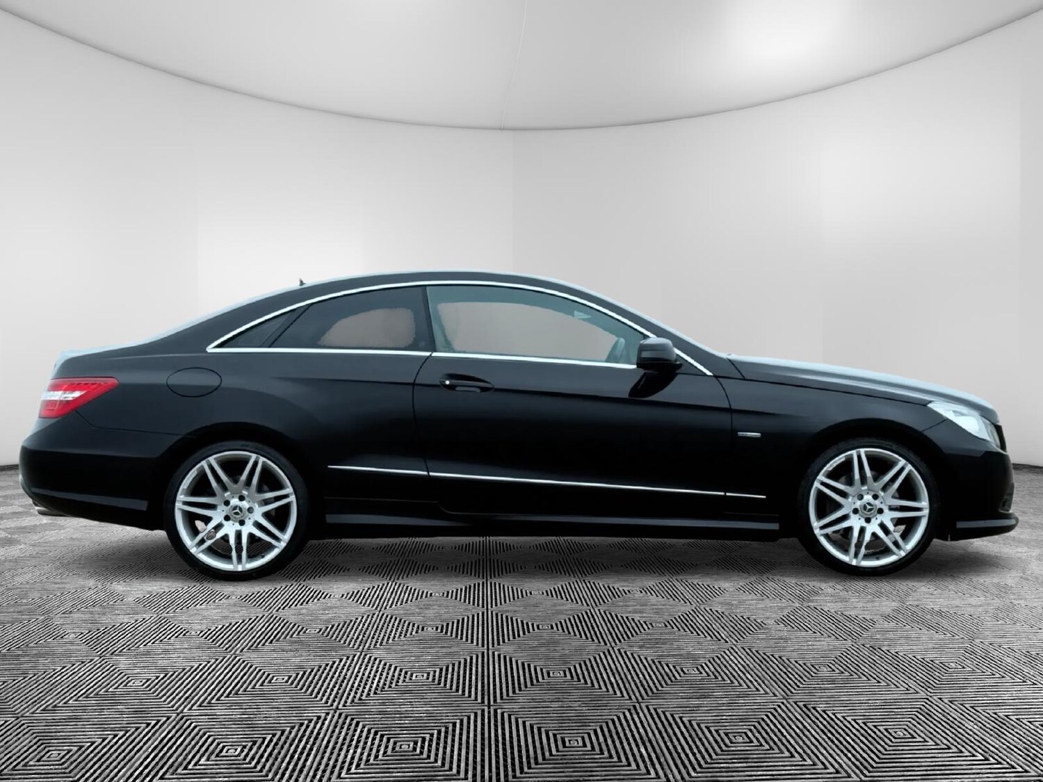 Used Mercedes-Benz E Class 2012 for sale - 77360679: Photo 9