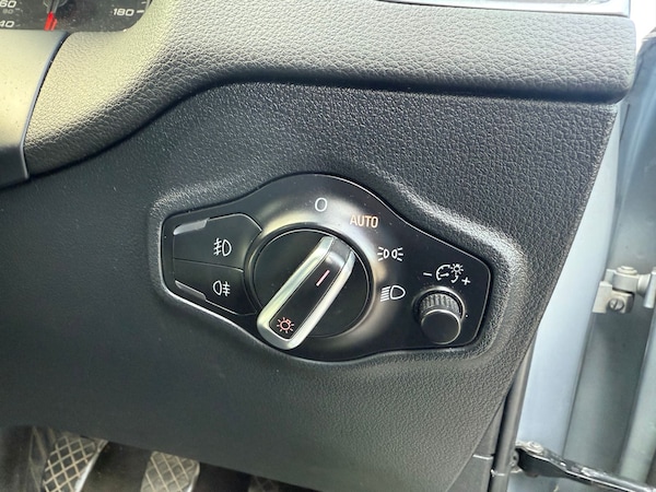 Used Audi Q5 2001 for sale - 75648388: Photo 24