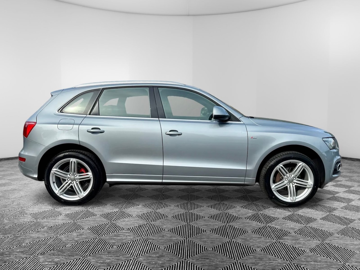 Used Audi Q5 2011 for sale - 75648388: Photo 8