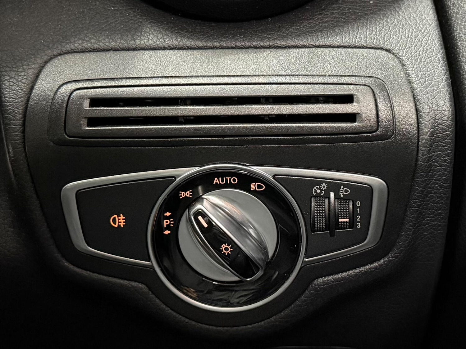 Used Mercedes-Benz C Class 2015 for sale - 78091673: Photo 23