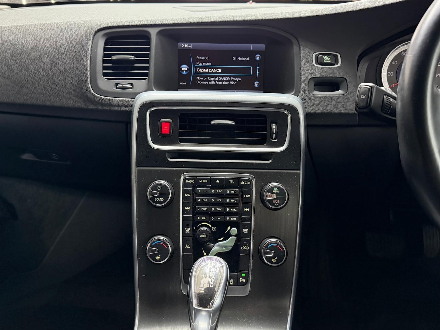 Used Volvo V60 2012 for sale - 78184703: Photo 16