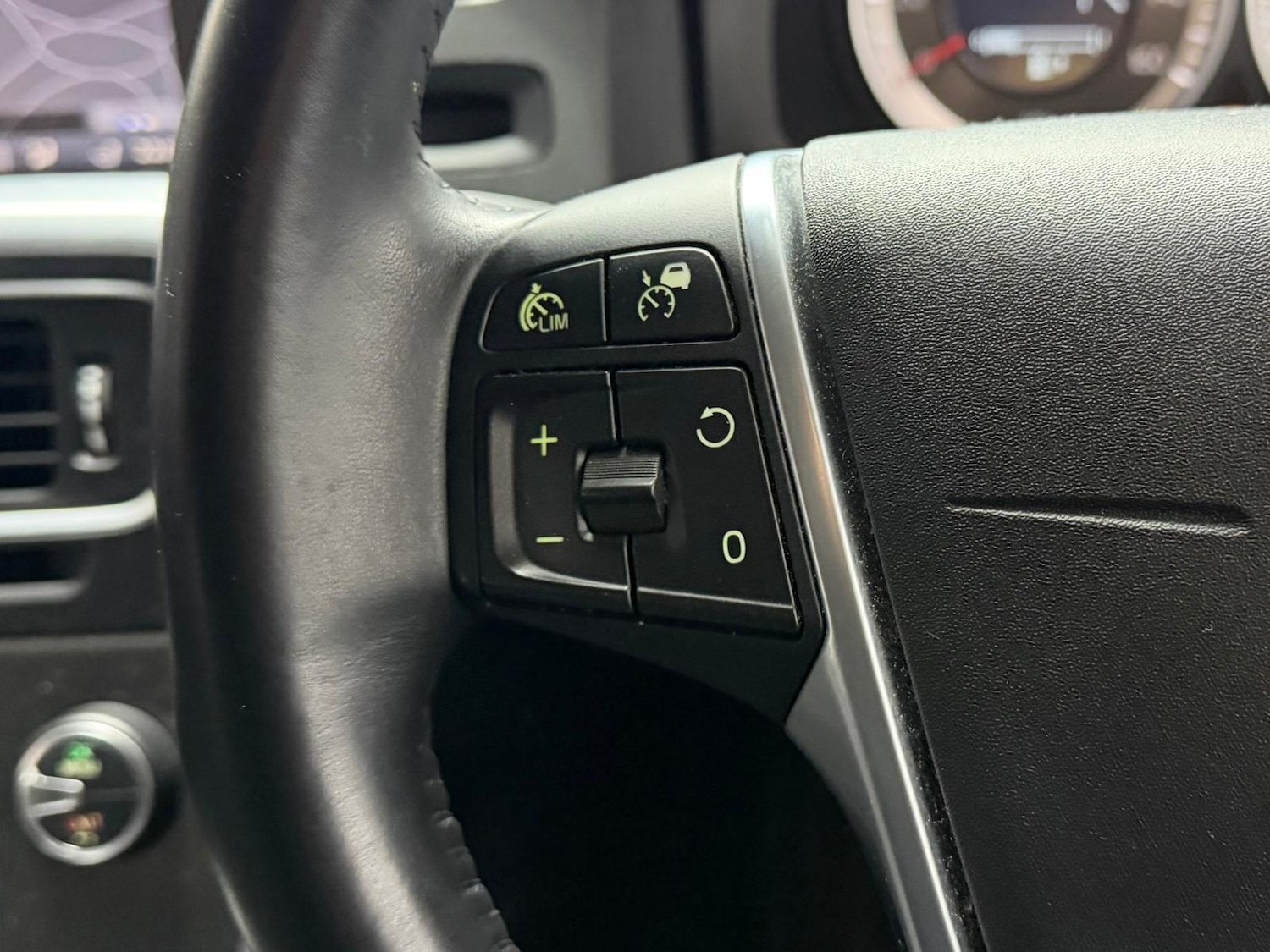 Used Volvo V60 2012 for sale - 78184703: Photo 23