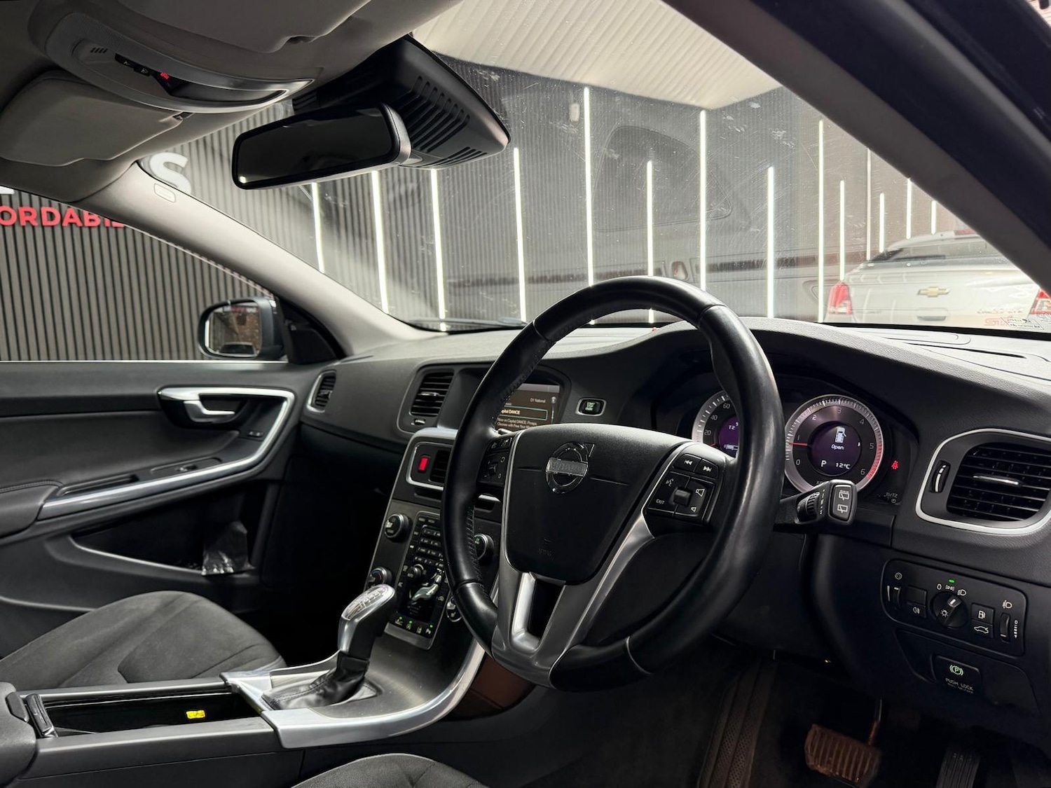 Used Volvo V60 2012 for sale - 78184703: Photo 9