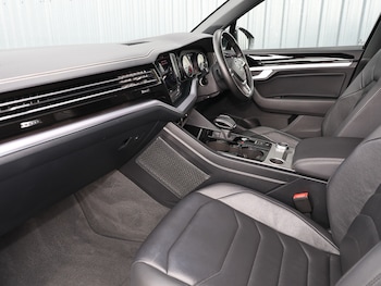 Used Volkswagen Touareg 2020 for sale - 79498492: Photo