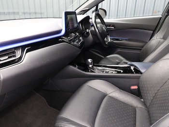 Used Toyota C-HR 2018 for sale - 79613933: Photo