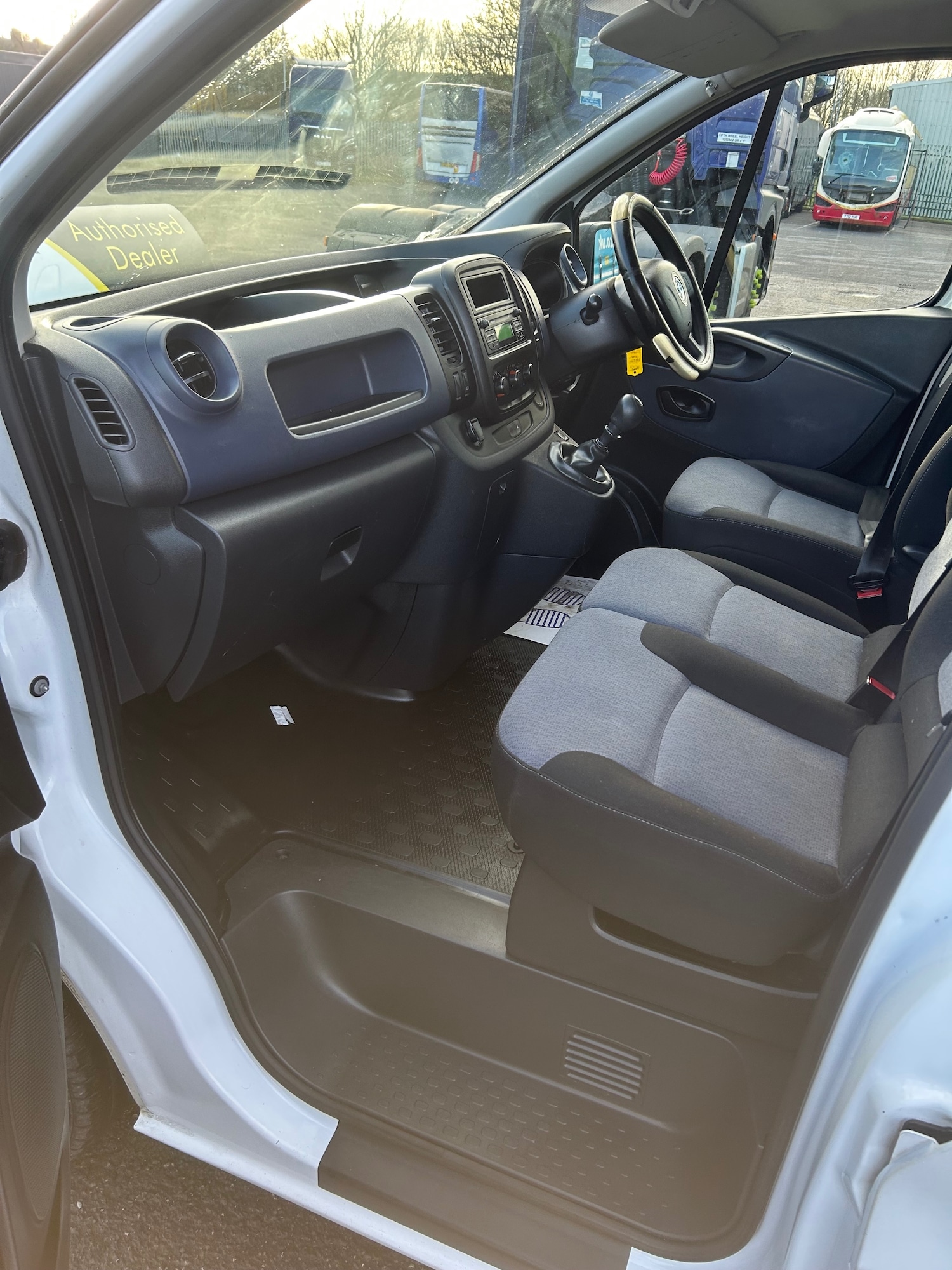 Used Vauxhall Vivaro 2017 for sale - 77354602: Photo 8