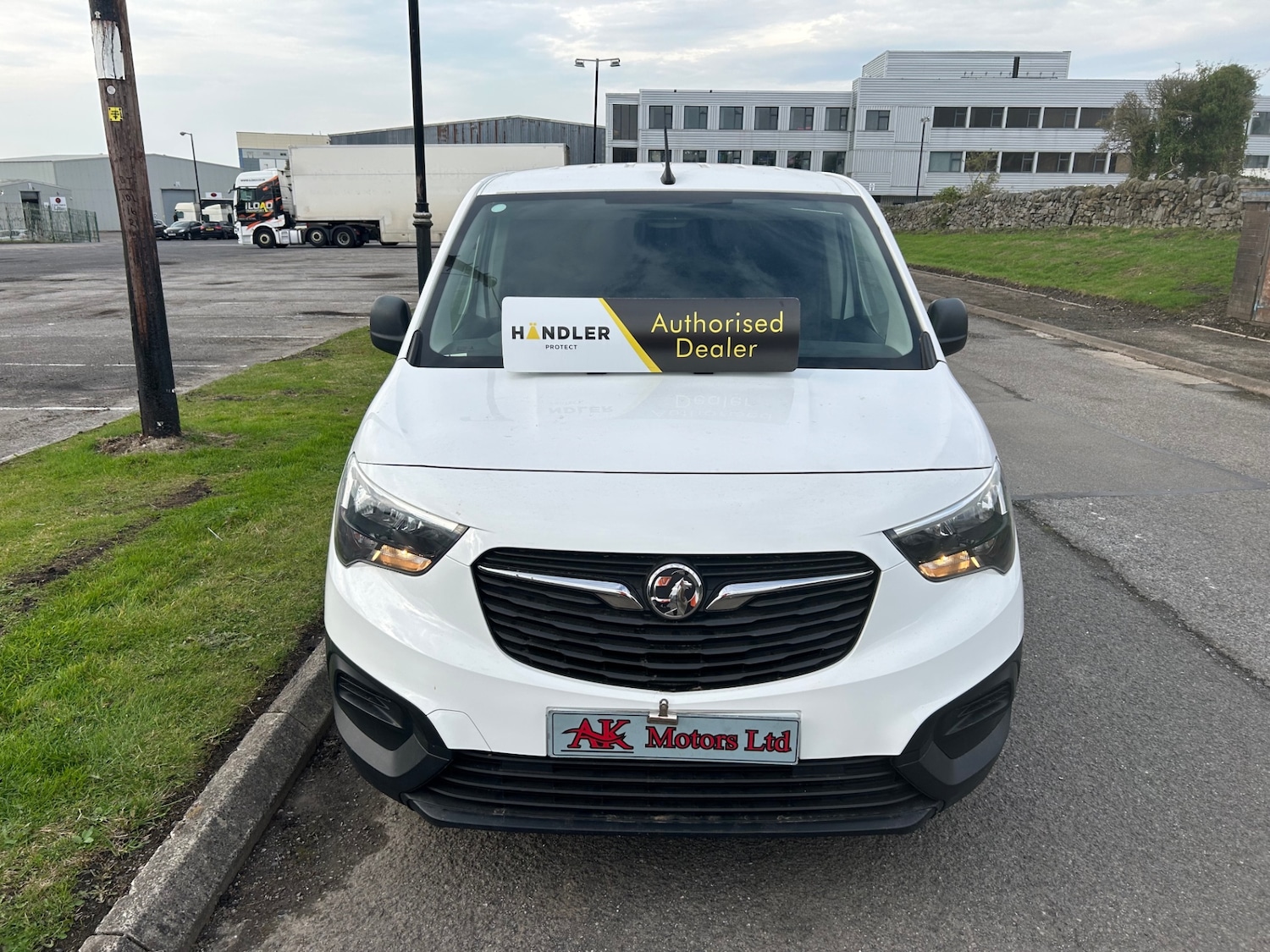 Used Vauxhall Combo 2019 for sale - 76098101: Photo 2