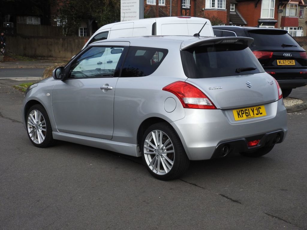 Used Suzuki Swift 2011 for sale - 76170569: Photo 5