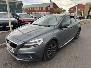 Used Volvo V40 2016 for sale - 75797940: Photo
