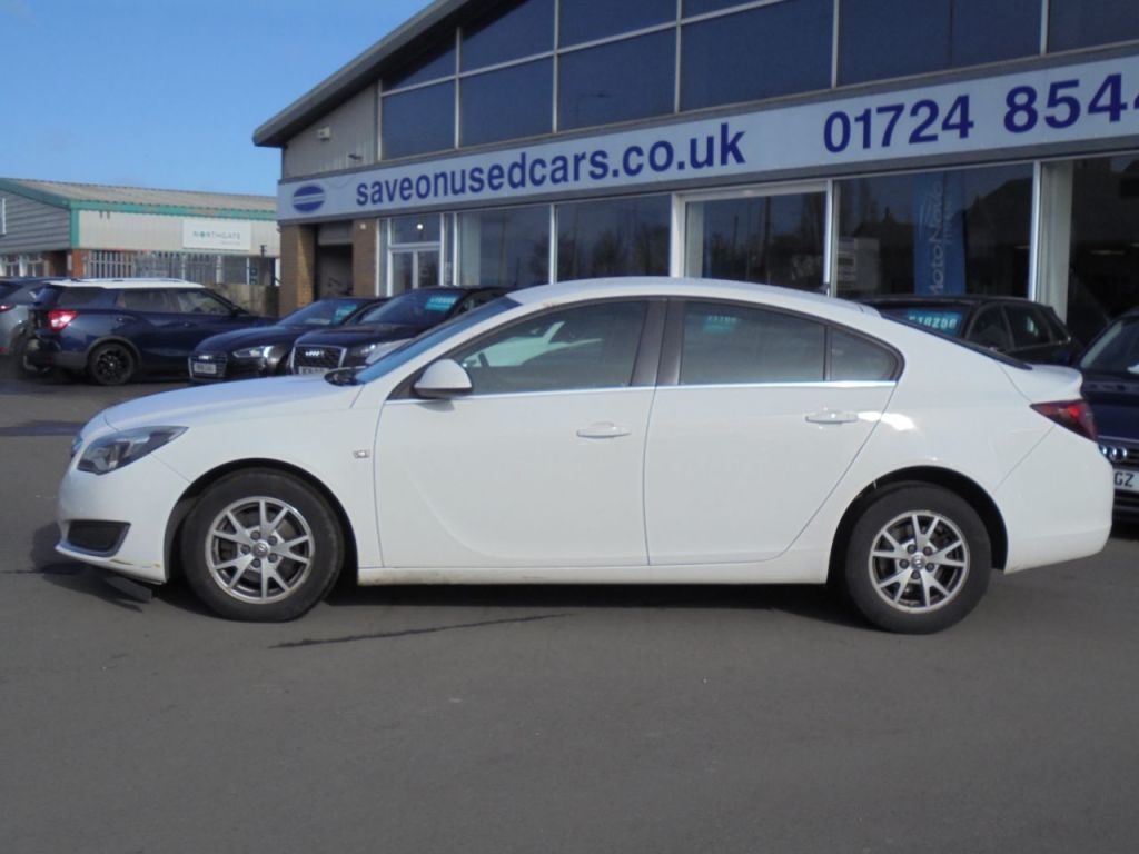 Used Vauxhall Insignia 2015 for sale - 77582569: Photo 1