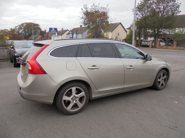 Used Volvo V60 2011 for sale - 76312266: Photo 6