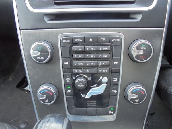 Used Volvo V60 2011 for sale - 76312266: Photo 8