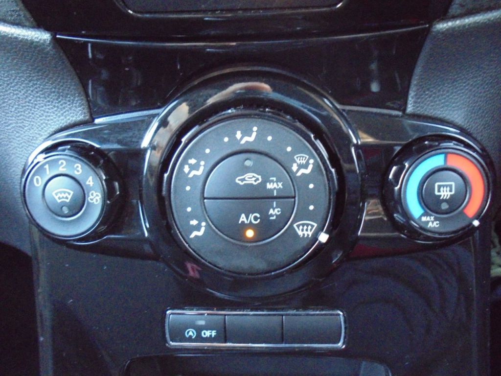 Used Ford Fiesta 2015 for sale - 76895940: Photo 11