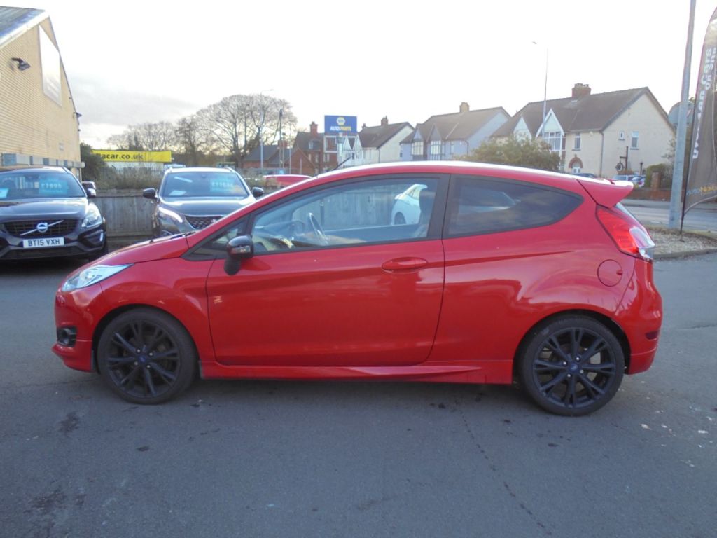 Used Ford Fiesta 2015 for sale - 76895940: Photo 4