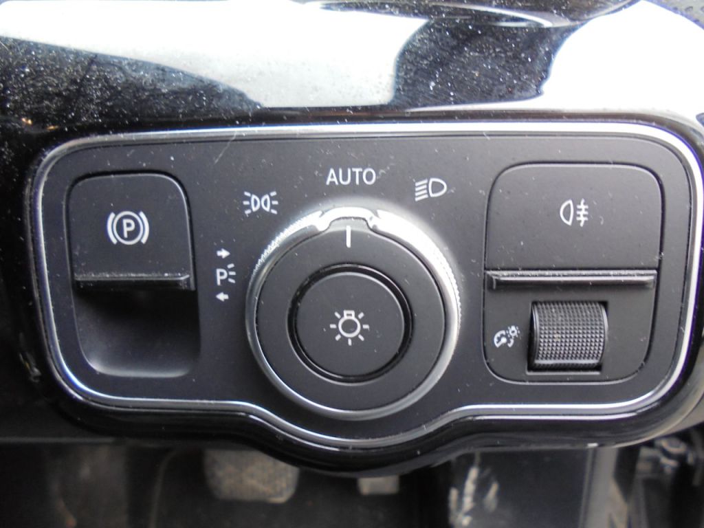 Used Mercedes-Benz A-Class 2018 for sale - 78095747: Photo 9