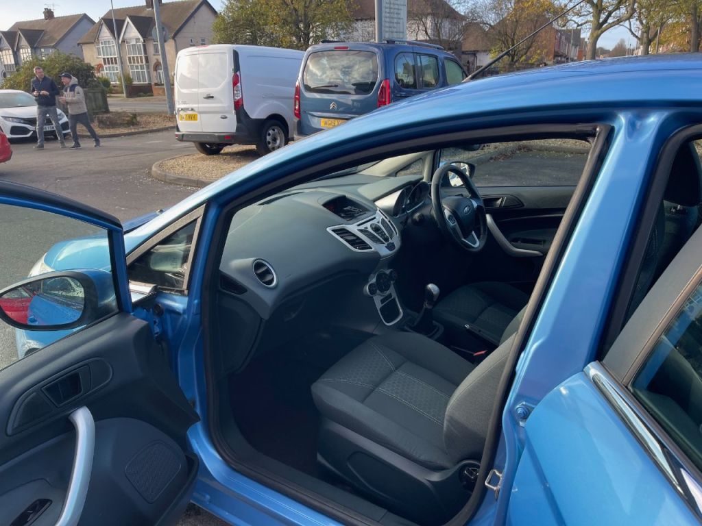 Used Ford Fiesta 2010 for sale - 76603809: Photo 10