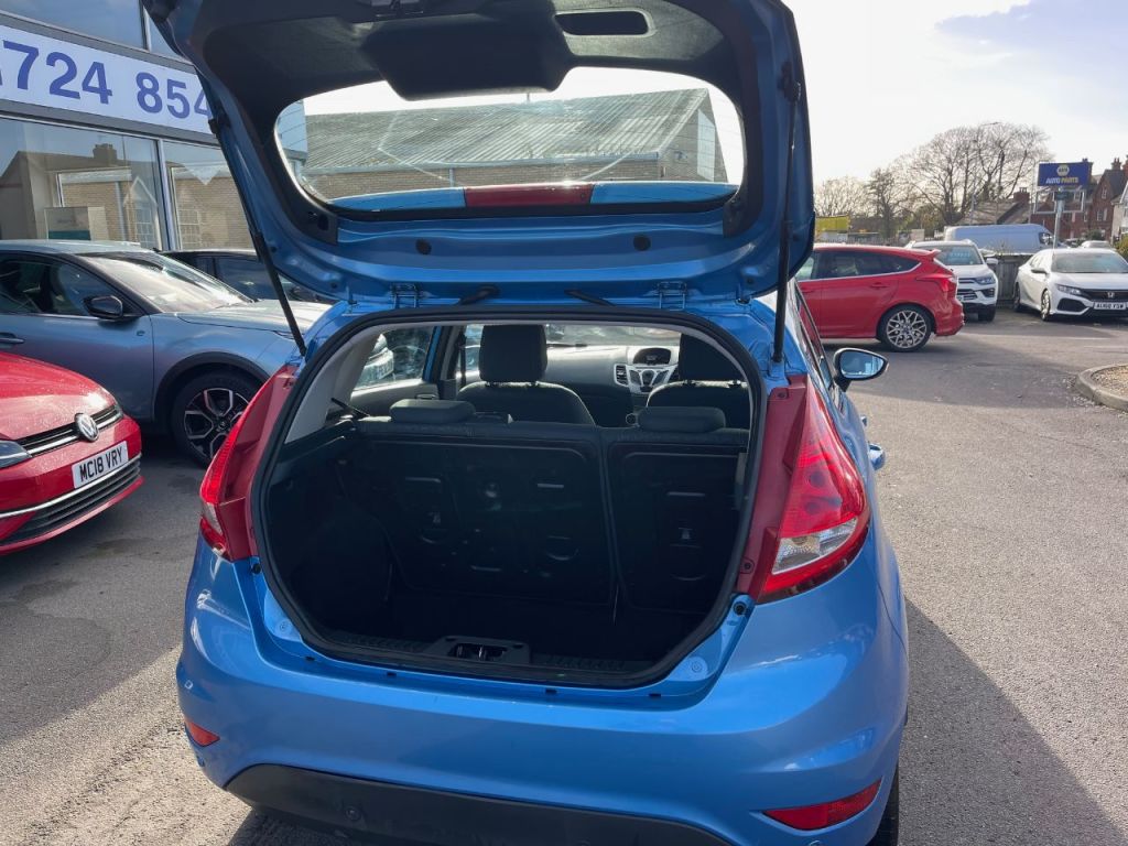 Used Ford Fiesta 2010 for sale - 76603809: Photo 11