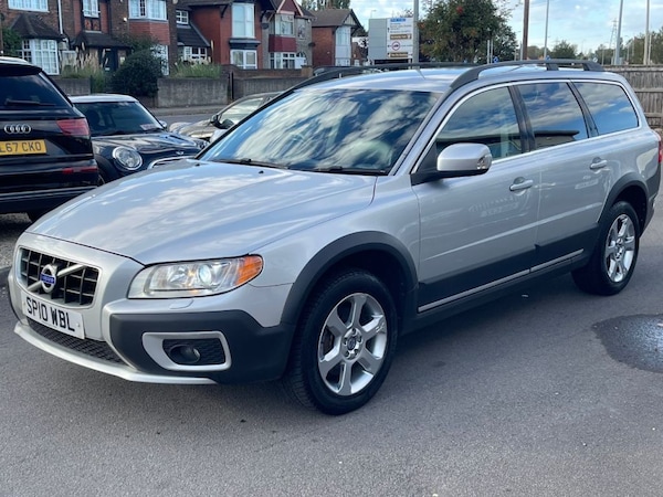 Used Volvo XC70 2010 for sale - 76184885: Photo 3
