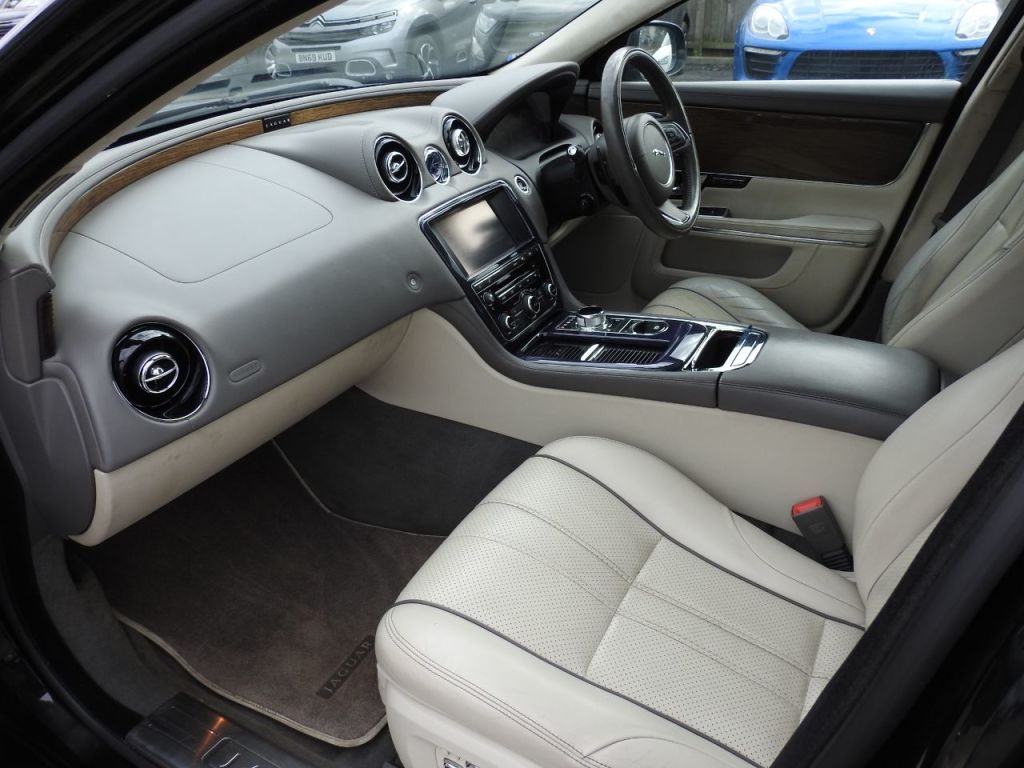 Used Jaguar XJ 2011 for sale - 77821546: Photo 16