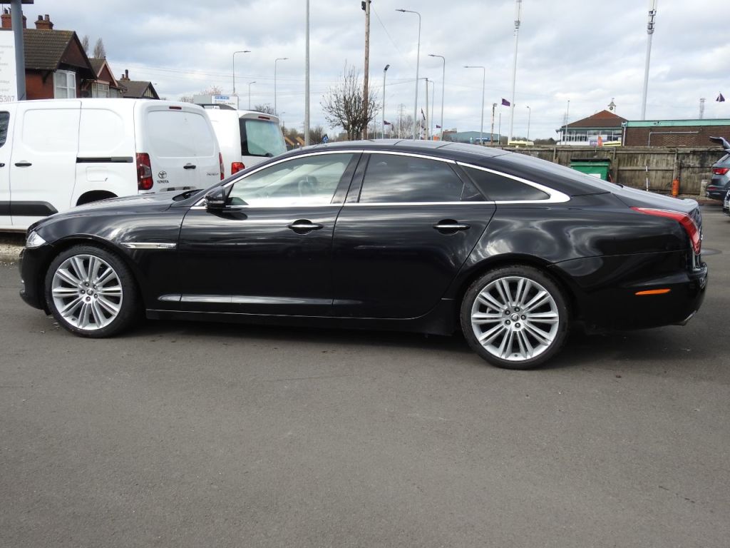 Used Jaguar XJ 2011 for sale - 77821546: Photo 3