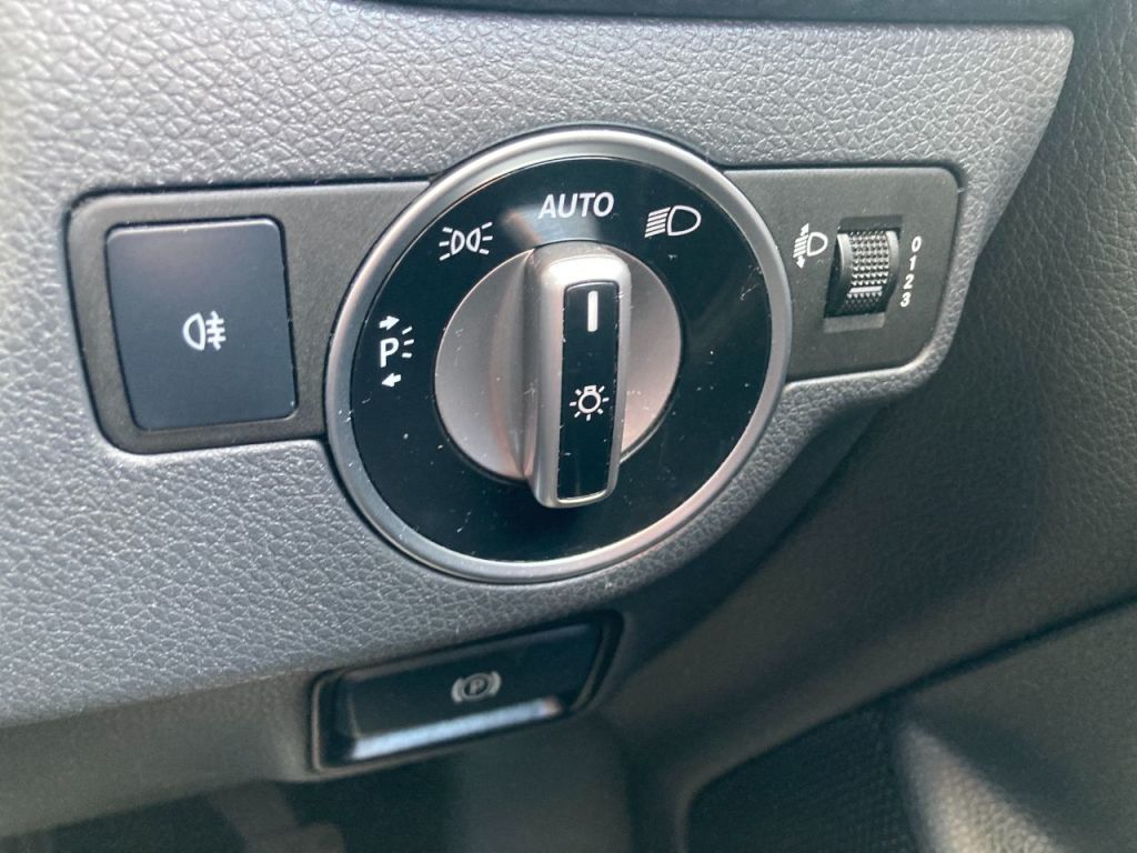 Used Mercedes-Benz A-Class 2018 for sale - 76345067: Photo 9