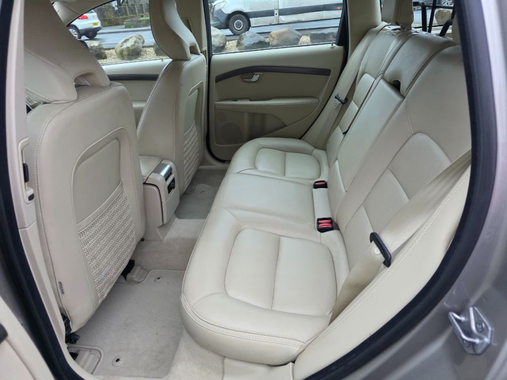 Used Volvo XC70 2015 for sale - 77152778: Photo 12