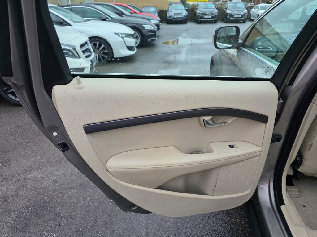 Used Volvo XC70 2015 for sale - 77152778: Photo 13