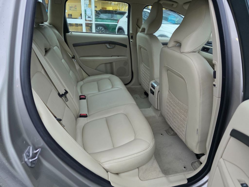 Used Volvo XC70 2015 for sale - 77152778: Photo 18