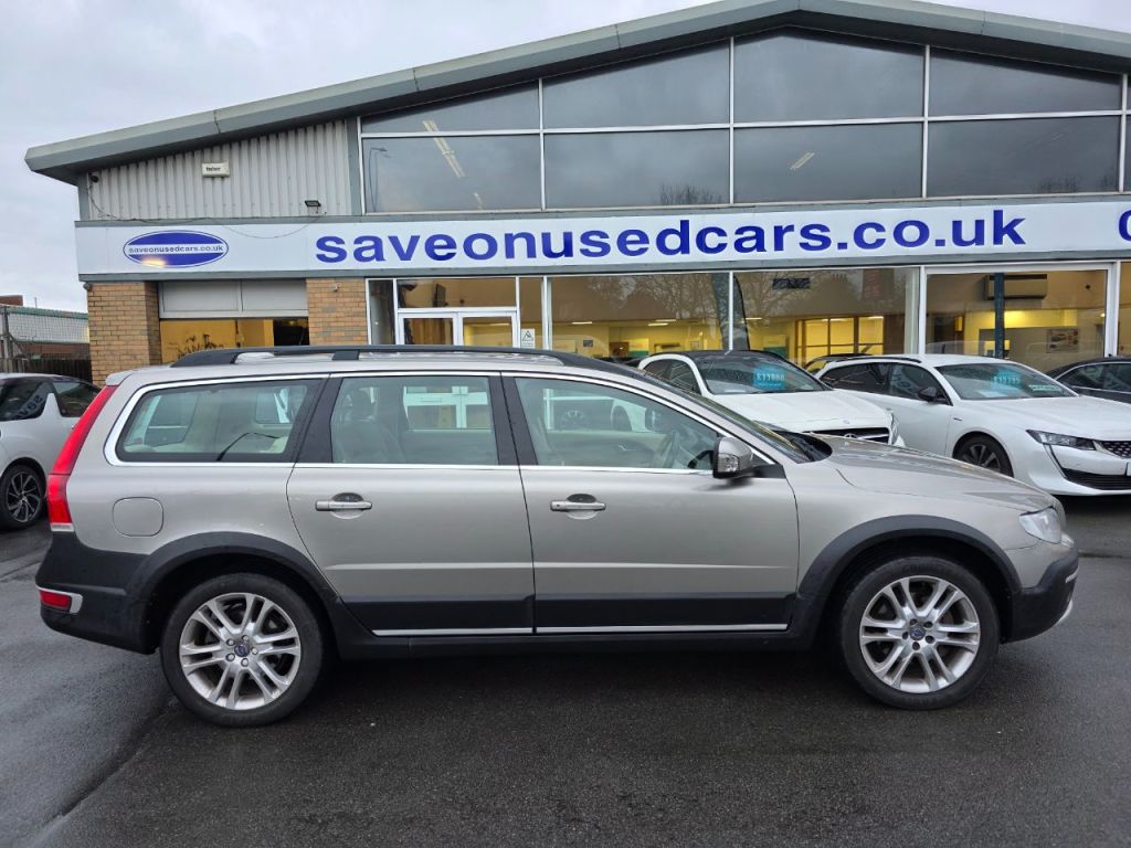 Used Volvo XC70 2015 for sale - 77152778: Photo 2