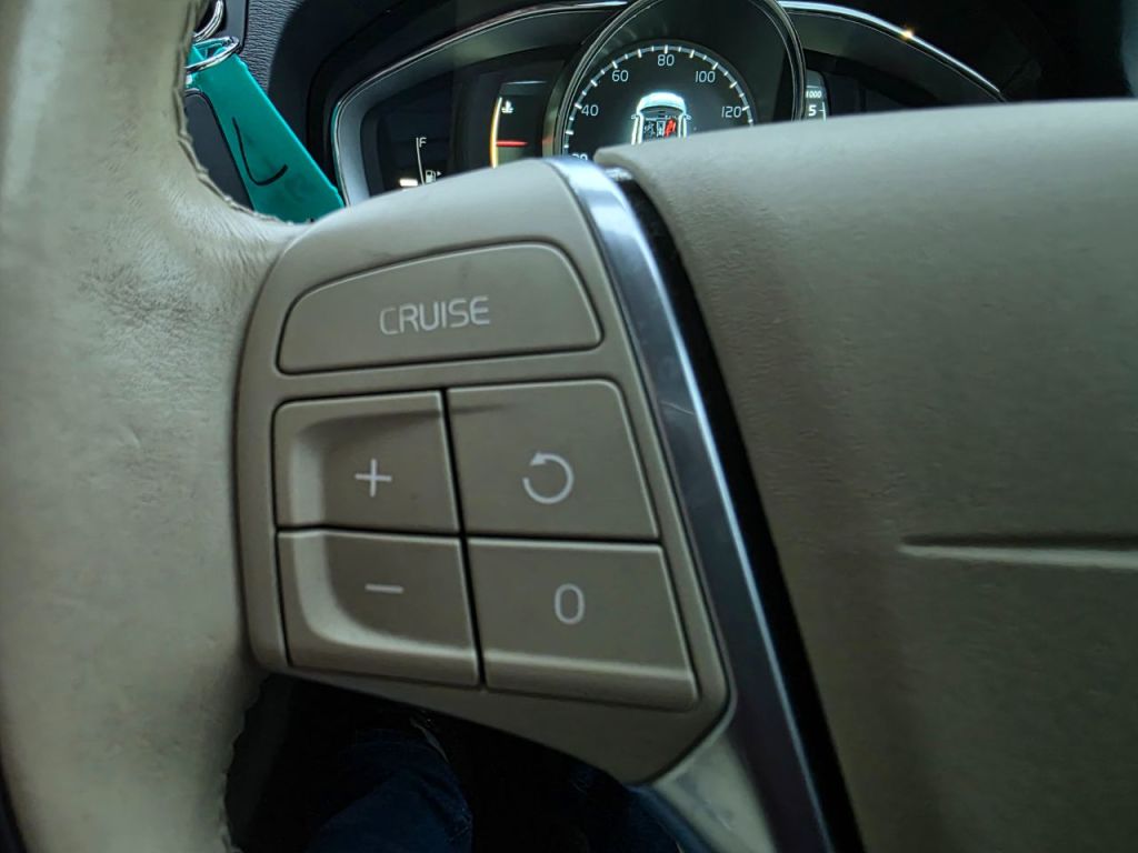 Used Volvo XC70 2015 for sale - 77152778: Photo 23