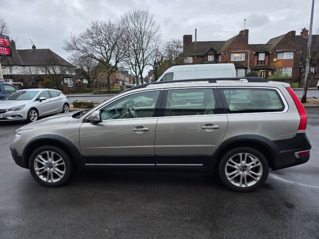 Used Volvo XC70 2015 for sale - 77152778: Photo 6