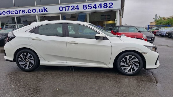 Used Honda Civic 2018 for sale - 74993177: Photo 2