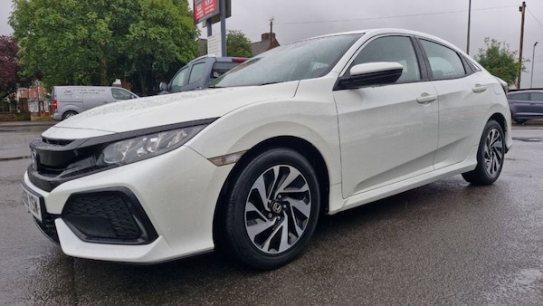 Used Honda Civic 2018 for sale - 74993177: Photo 9